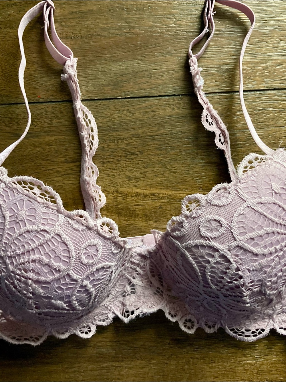 Pure Beauty Scalloped Lace Underwire Bra in Pale Pink